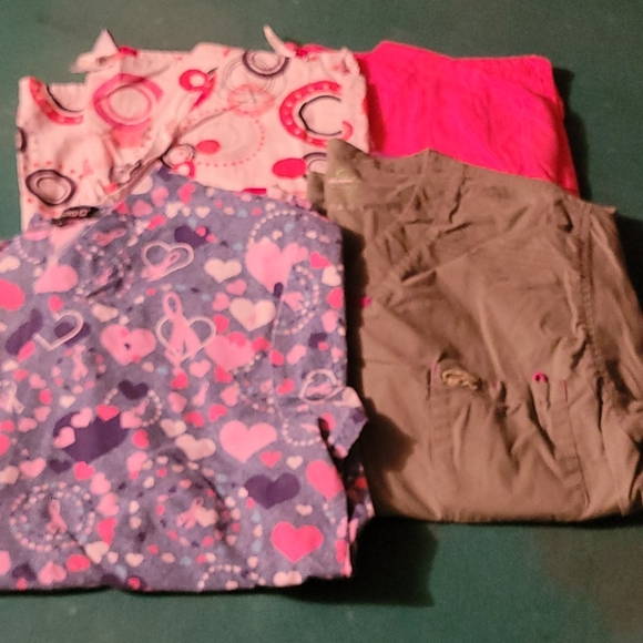 16 Size large scrub tops - Picture 2 of 4